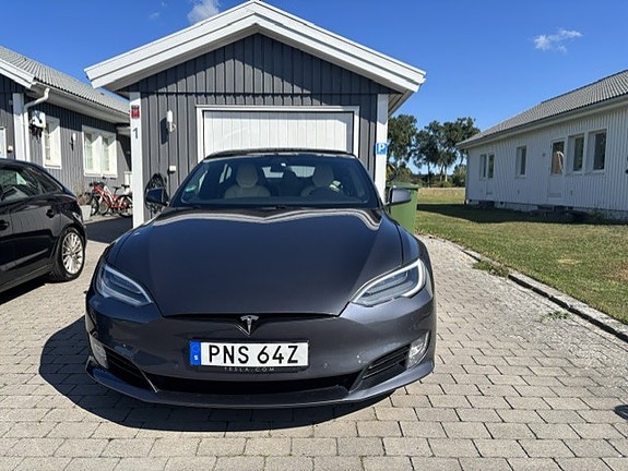 Tesla Model S 2 of 5