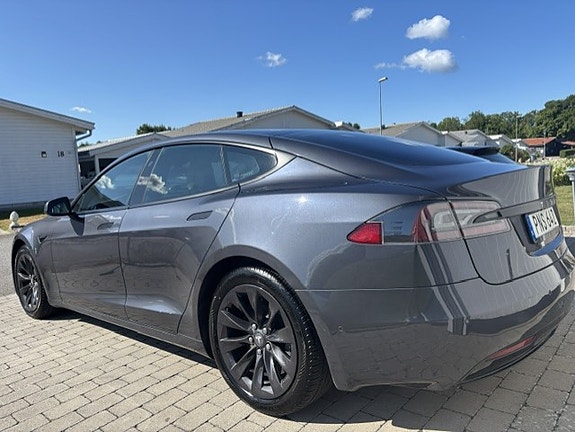 Tesla Model S 3 of 5
