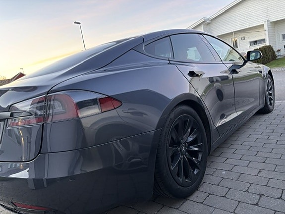 Tesla Model S 5 of 5
