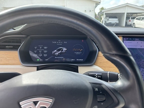 Tesla Model S 7 of 11