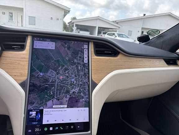 Tesla Model S 9 of 11