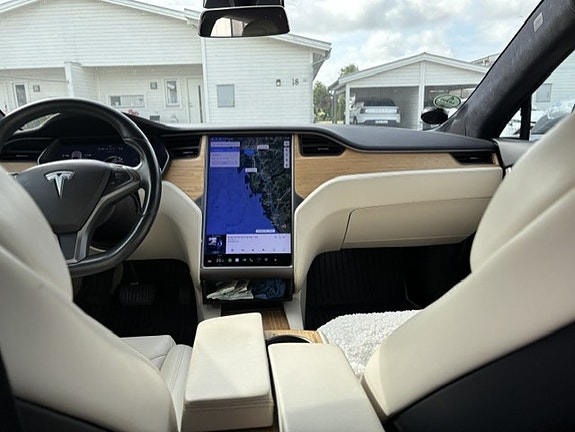 Tesla Model S 11 of 11