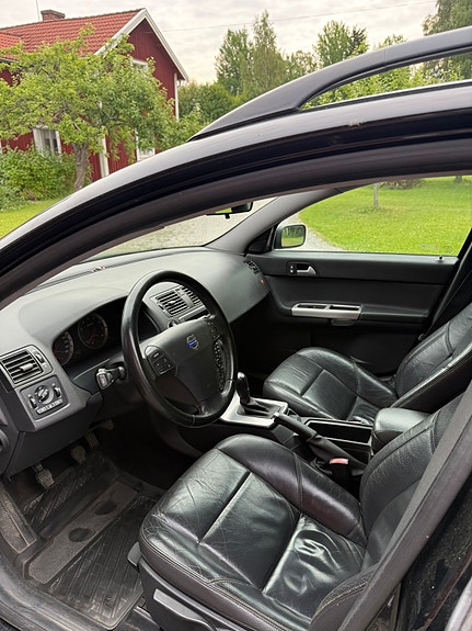Volvo V50 4 of 5