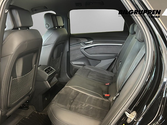 Audi e-tron 13 of 16