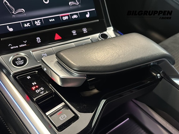 Audi e-tron 10 of 16