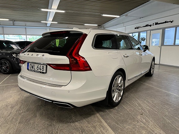 Volvo V90 2 of 5