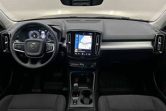 Volvo XC40 3 of 3