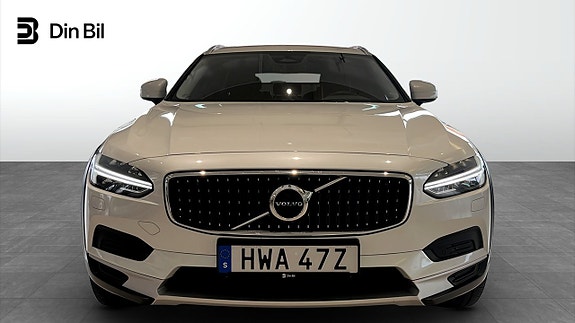 Volvo V90 Cross Country 4 of 5
