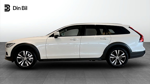 Volvo V90 Cross Country 2 of 5