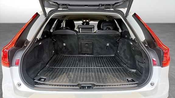 Volvo V90 Cross Country 12 of 14