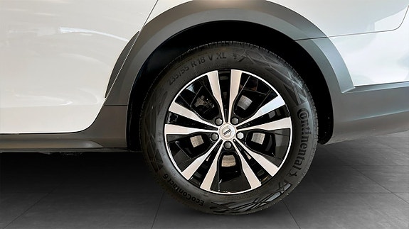 Volvo V90 Cross Country 6 of 14