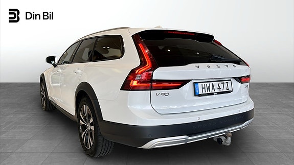 Volvo V90 Cross Country 3 of 5
