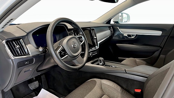 Volvo V90 Cross Country 7 of 14