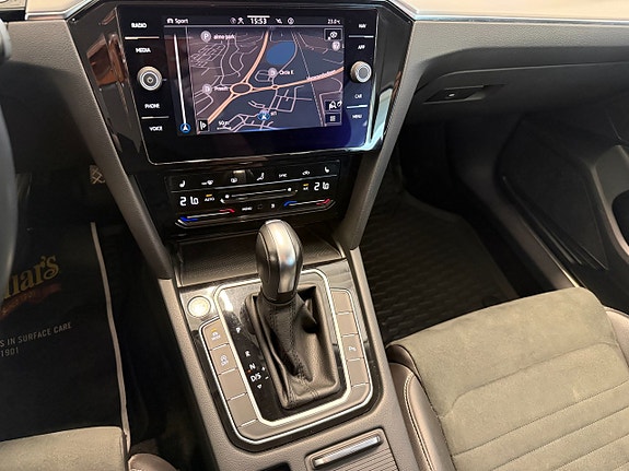 Volkswagen Passat 16 of 19