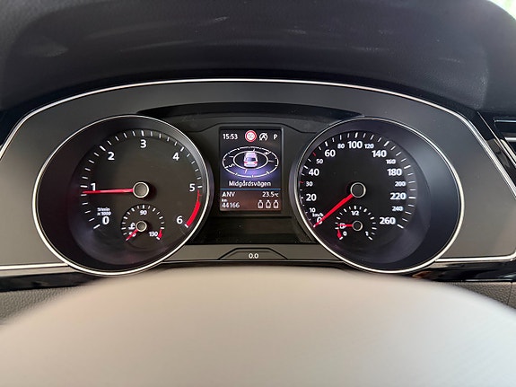 Volkswagen Passat 17 of 19