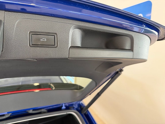 Volkswagen Passat 9 of 19