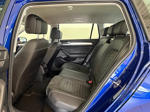 Volkswagen Passat 13 of 19