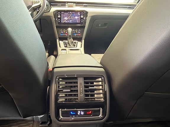 Volkswagen Passat 14 of 19