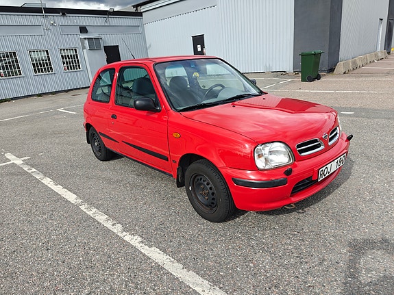 Nissan Micra 4 of 5