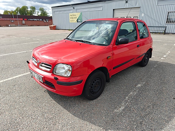 Nissan Micra 2 of 5