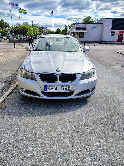 BMW 318d 3 of 5