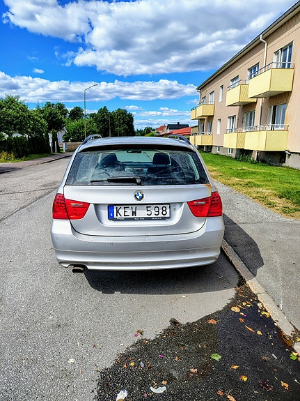 BMW 318d 4 of 5