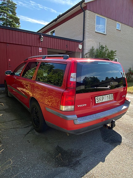 Volvo V70 3 of 5