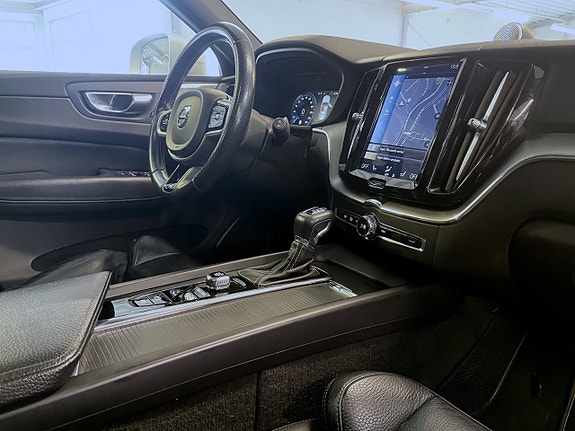 Volvo XC60 17 of 22