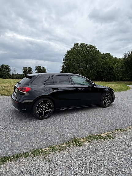 Mercedes-Benz A180 2 of 5