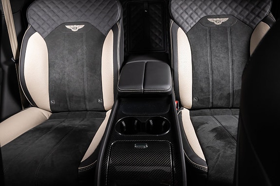 Bentley Bentayga 26 of 30