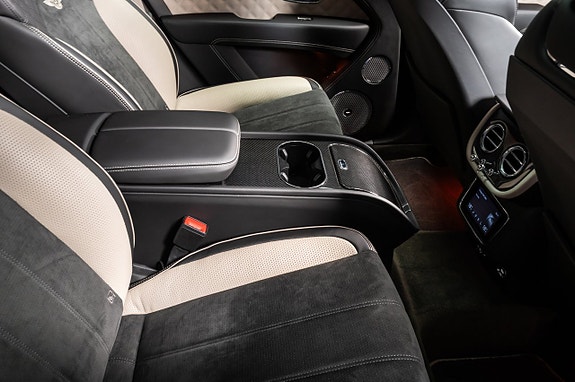Bentley Bentayga 28 of 30