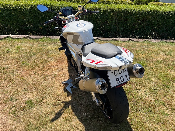 Aprilia RSV 1000 Tuono 3 of 5