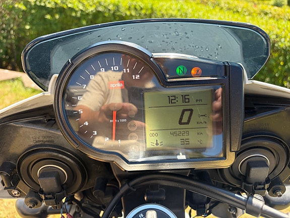 Aprilia RSV 1000 Tuono 5 of 5