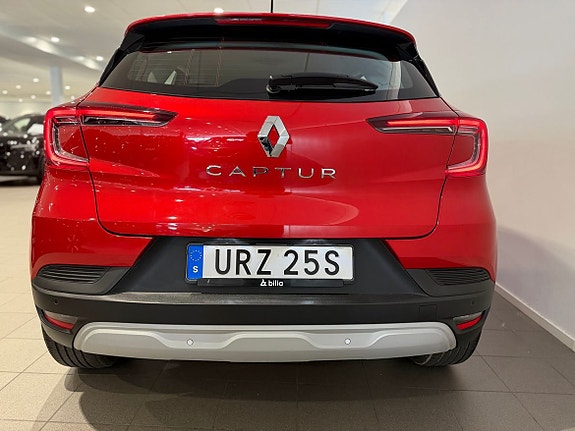 Renault Captur 3 of 5