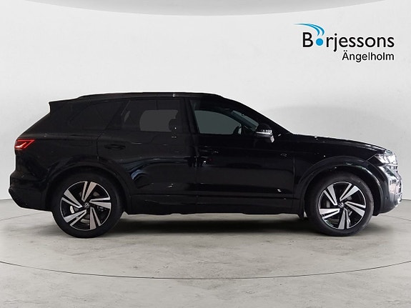 Volkswagen Touareg 2 of 5