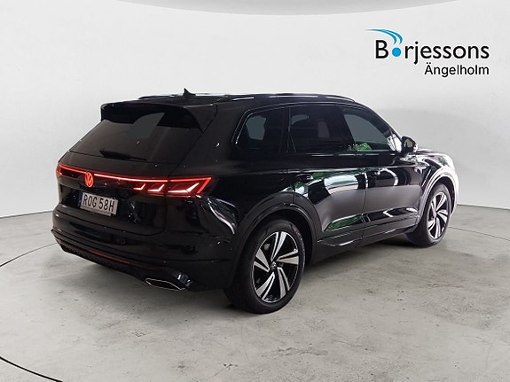 Volkswagen Touareg 3 of 5