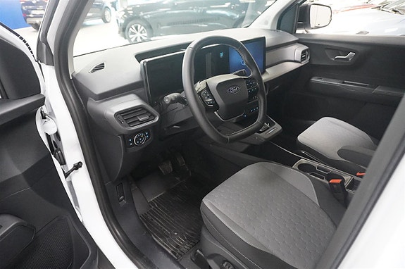 Ford Transit Courier 2 of 10