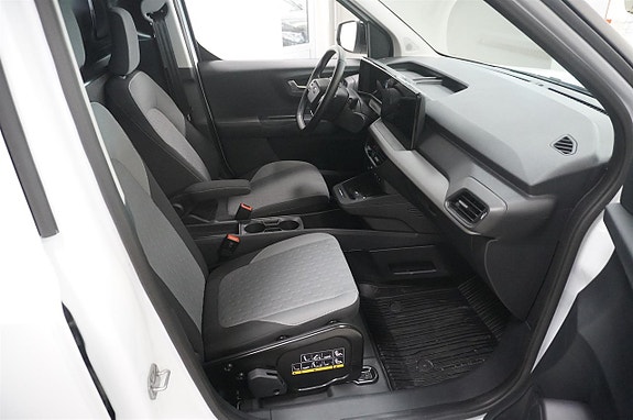Ford Transit Courier 10 of 10