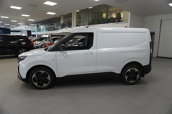 Ford Transit Courier 3 of 10