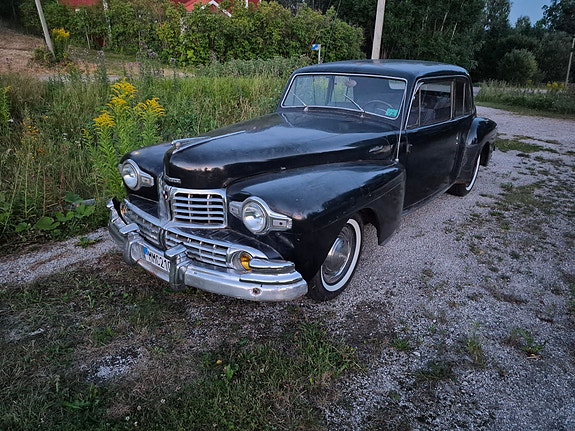 Lincoln Continental 2 of 3