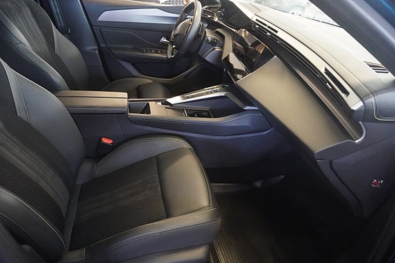 Peugeot 408 7 of 9