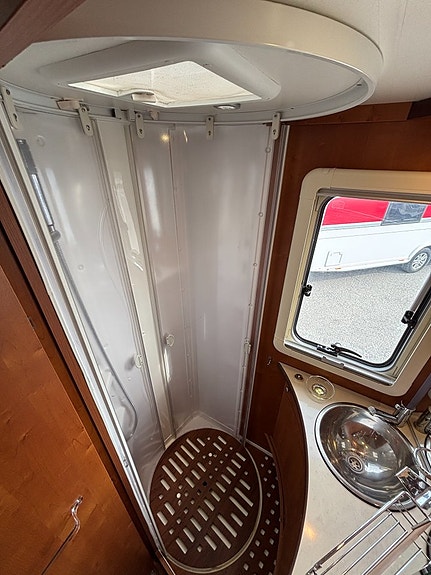Rapido 992M Queenbed - Automat - AC - Mercedes - Kamkedja - Solcell 19 of 24