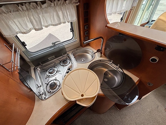 Rapido 992M Queenbed - Automat - AC - Mercedes - Kamkedja - Solcell 22 of 24