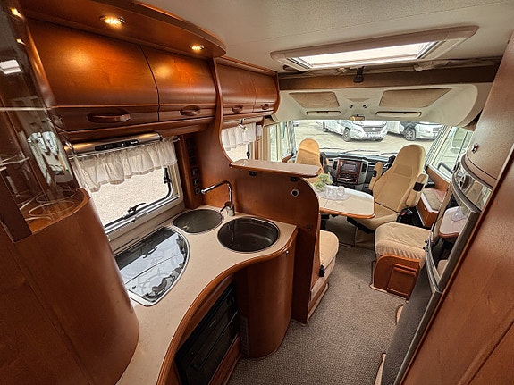 Rapido 992M Queenbed - Automat - AC - Mercedes - Kamkedja - Solcell 21 of 24