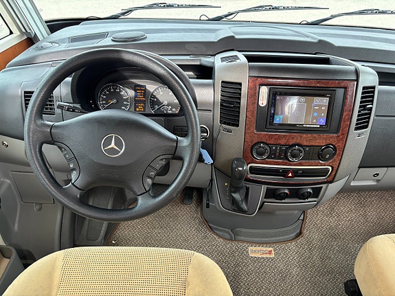 Rapido 992M Queenbed - Automat - AC - Mercedes - Kamkedja - Solcell 9 of 24