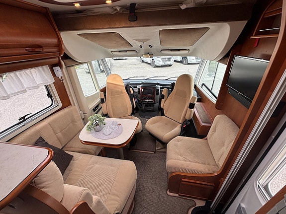 Rapido 992M Queenbed - Automat - AC - Mercedes - Kamkedja - Solcell 11 of 24