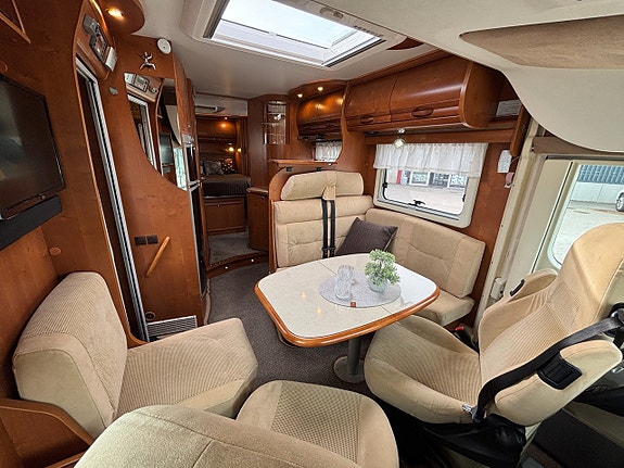 Rapido 992M Queenbed - Automat - AC - Mercedes - Kamkedja - Solcell 13 of 24