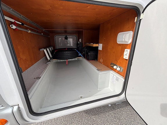Rapido 992M Queenbed - Automat - AC - Mercedes - Kamkedja - Solcell 7 of 24