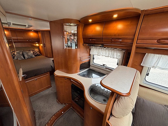 Rapido 992M Queenbed - Automat - AC - Mercedes - Kamkedja - Solcell 15 of 24
