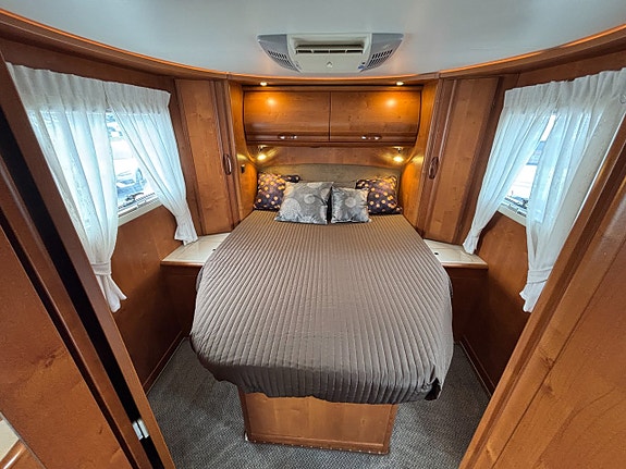 Rapido 992M Queenbed - Automat - AC - Mercedes - Kamkedja - Solcell 17 of 24